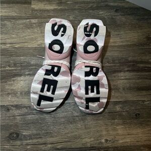 Sorel White & Eraser Pink Kinetic Impact Sneaker Womens Size 9